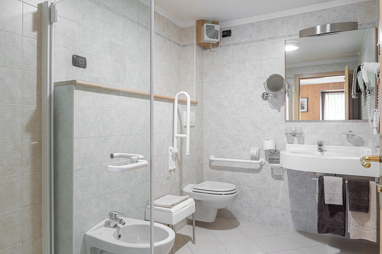 Bathroom 4, Hotel Pedranzini, Sondrio