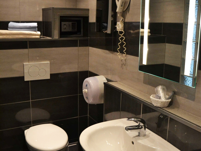 Bathroom 5, Hôtel Le Dauphin Bleu, Bouches-du-Rhône