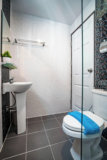 Bathroom 4, Blue Sky Residence Airport, Bang Phli