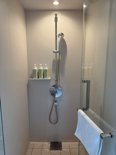 Bathroom 10