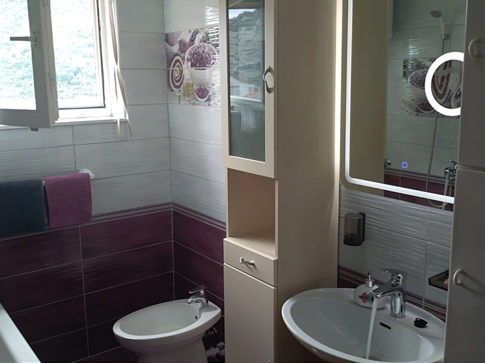 Bathroom 3, Apartment in Vinisce 100m From the Sea, Marina