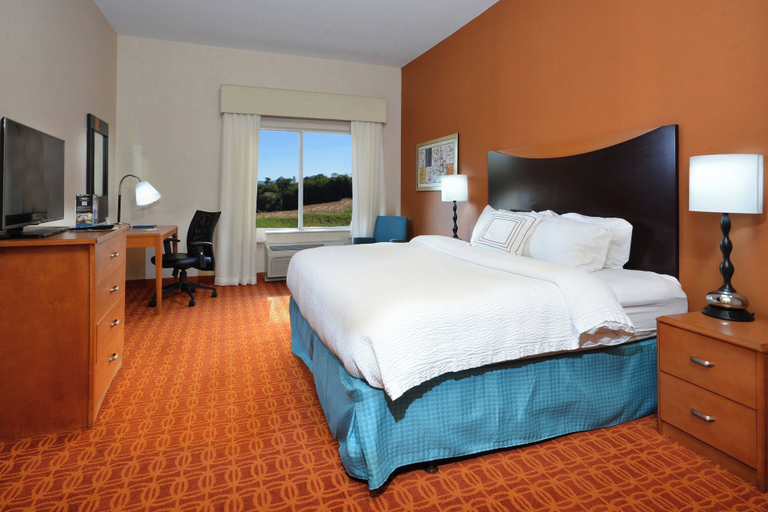 Bedroom 2, Fairfield Inn & Suites by Marriott, Wythe