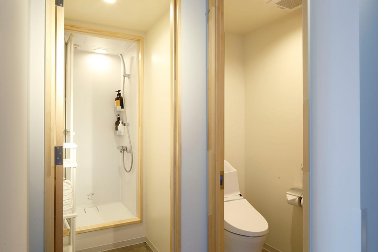 Bathroom 16