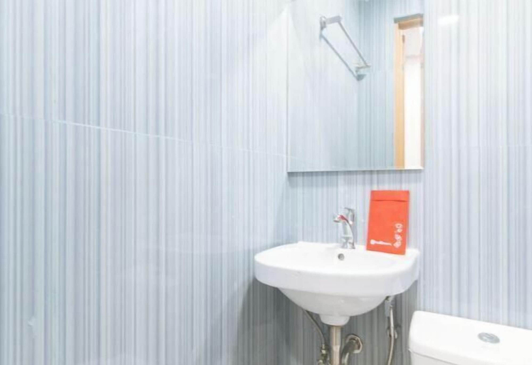 Bathroom 16