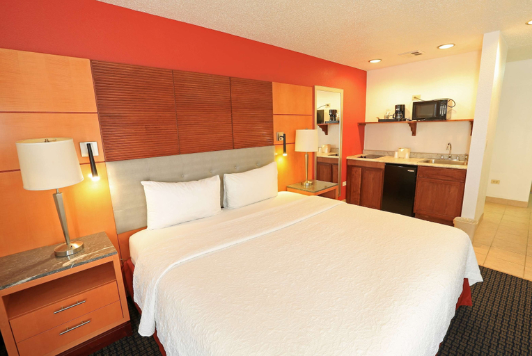 Bedroom 5, Days Inn by Wyndham Calumet Park, Cook