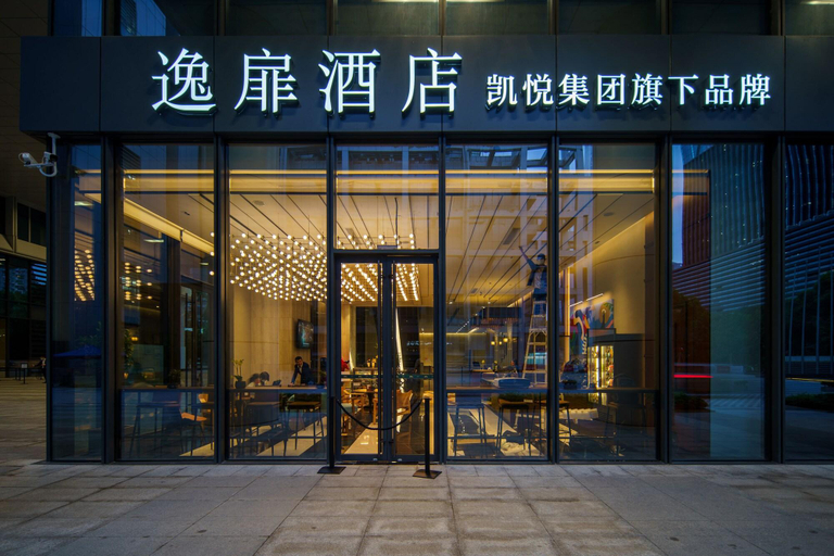 Exterior & Views 24
