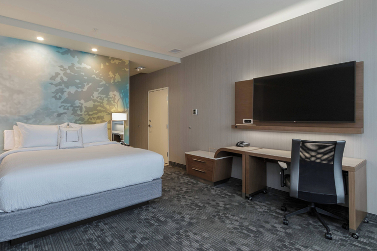 Bedroom 4, Courtyard by Marriott South Bend Downtown, Saint Joseph