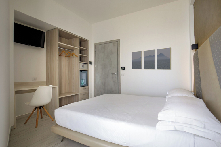 Bedroom 3, Hotel Tirreno, Latina
