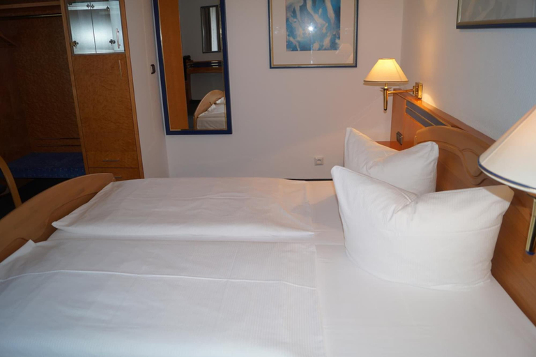 Bedroom 3, Hotel Rahlstedter Hof, Hamburg