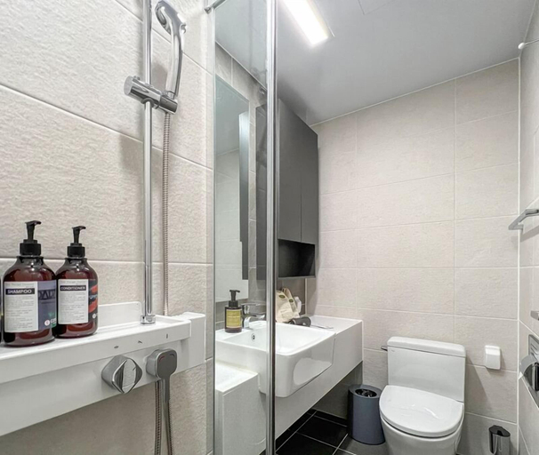 Bathroom 3, COTICE THE GROUND, Jung