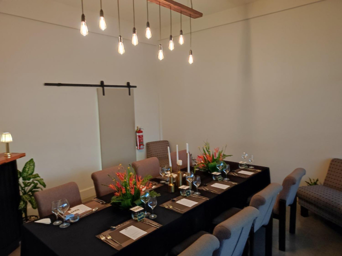 Food & Drinks 4, Toorak Central, Rewa