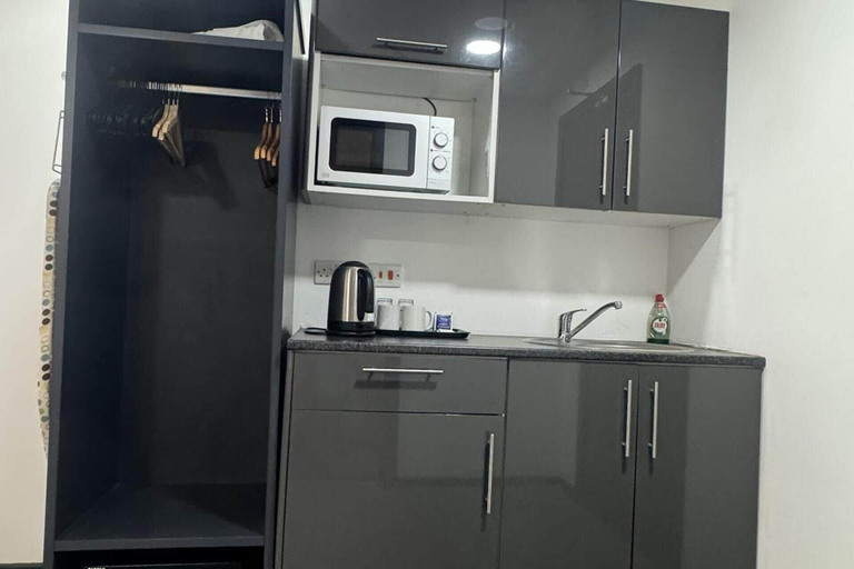 Private kitchen, Studio - Sleeps 2 - Parking - Wifi, Nottingham