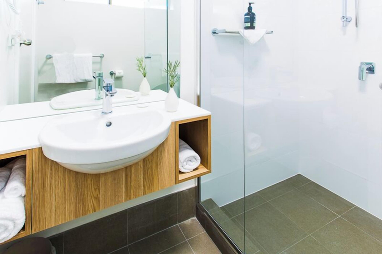Bathroom 4, Kings Park Motel, Perth