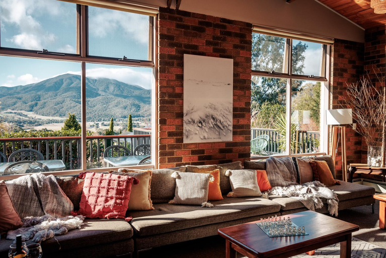 Bedroom 1, Myee Alpine Retreat, Alpine - East