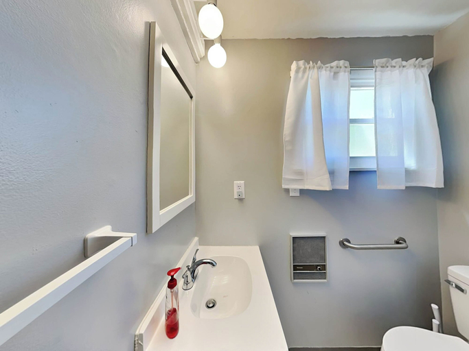 Bathroom 3, Almost Heaven, Garrett