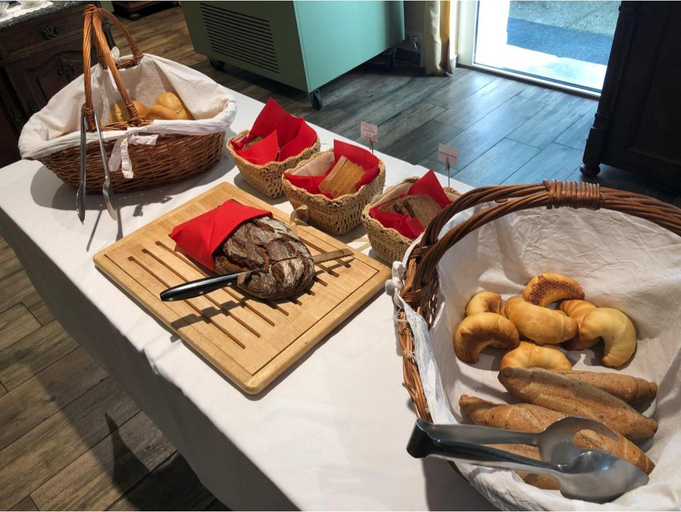 Food & Drinks 5, Corso, Zimmer & Cafe, Hotel Garni, Wien Umgebung