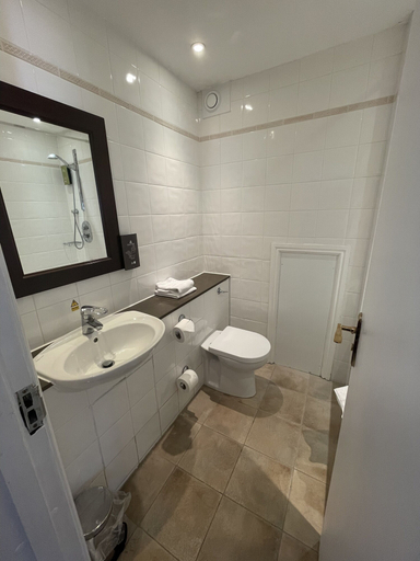 Bathroom 4, Clarion Hotel Charlecote Pheasant, Warwickshire