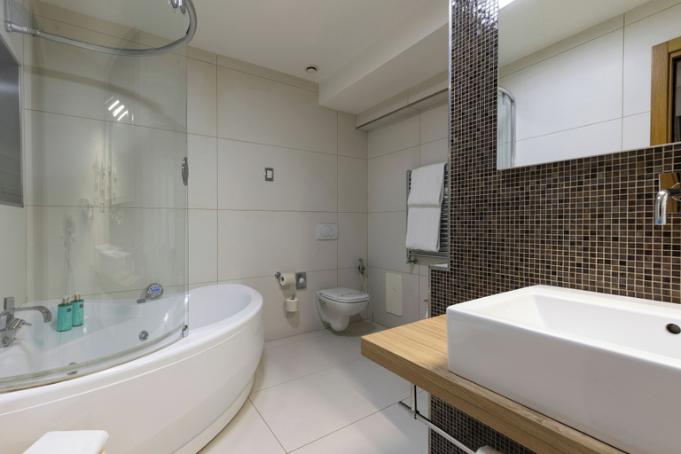 Bathroom 4, Hotel Royal Caserta, Caserta