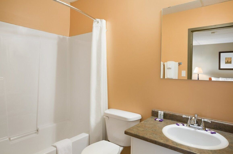 Bathroom 4, Central Suite Hotel, Division No. 10