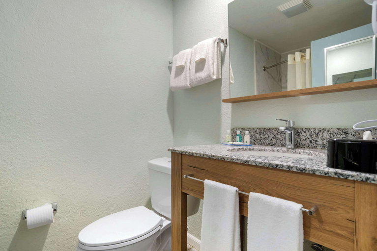 Bathroom 4, Quality Inn Fort Walton Beach - Destin West, Okaloosa