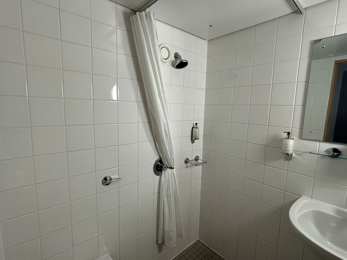 Bathroom 4, Broadview Hotel, Norfolk