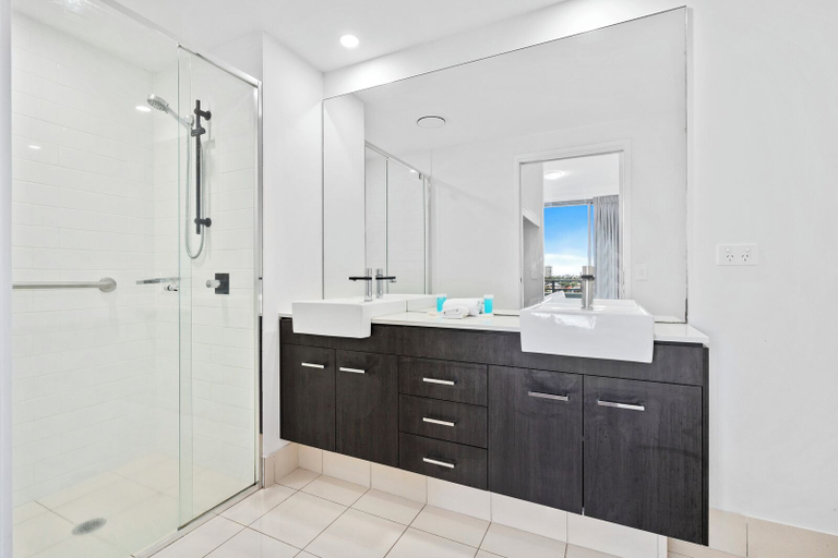 Bathroom 14