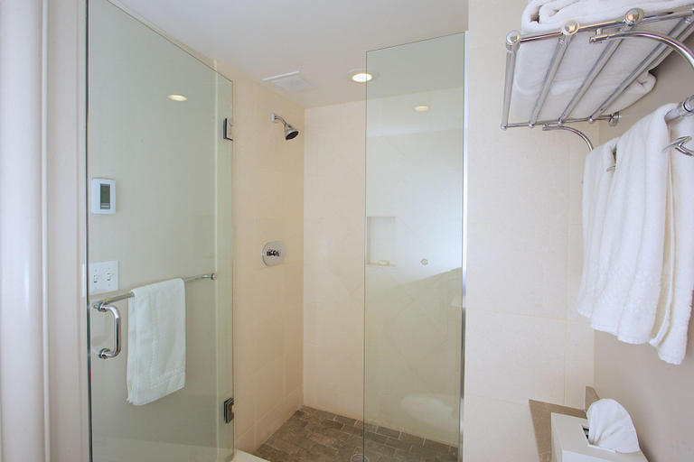 Bathroom 4, Hotel Veritas, Cambridge