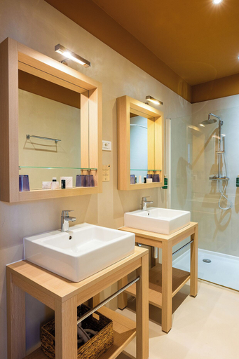 Bathroom 3, Hotel de Londres, Alpes-Maritimes