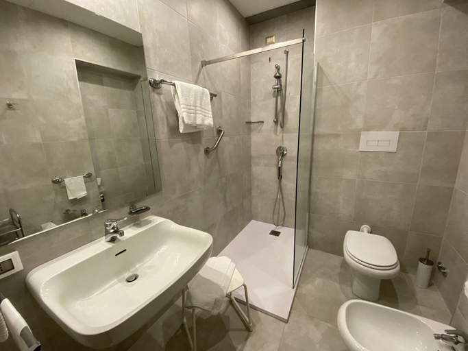 Bathroom, NSM Hotel Cicolella, Foggia