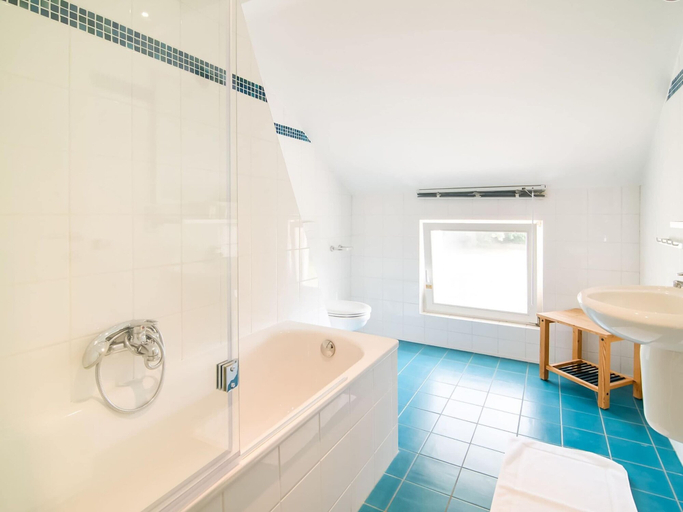 Bathroom 4, Luxurious Villa With Pool and Sauna, and Very Suitable for Culinary Workshops, Liège