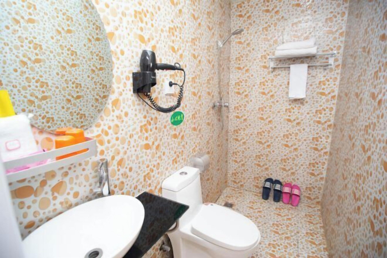 Bathroom 4, Aike 100 Theme Hotel (Qingdao Chongqing North Road Liuting Subway Station), Qingdao
