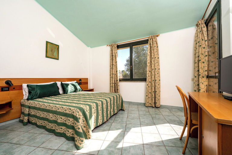 Bedroom 4, Hotel with swimming-pool in Arborea, Oristano