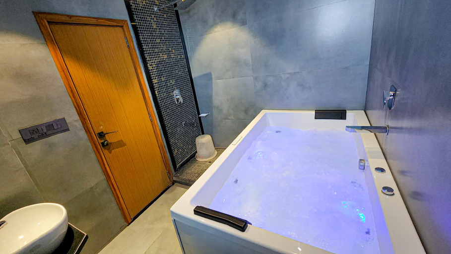 Bathroom 3, Hotel Nova Boutique Rajkot, Rajkot