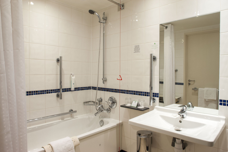 Bathroom, Holiday Inn Brighouse by IHG, Calderdale