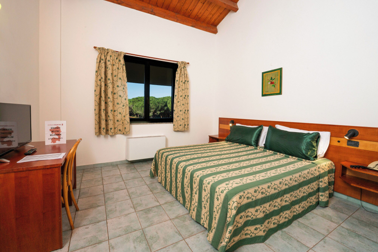 Bedroom 5, Hotel with swimming-pool in Arborea, Oristano