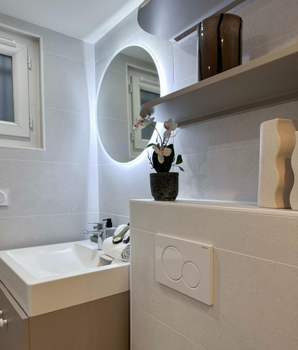 Bathroom 5, Brand new properties near La Madeleine !, Paris