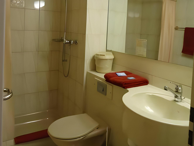 Bathroom 9