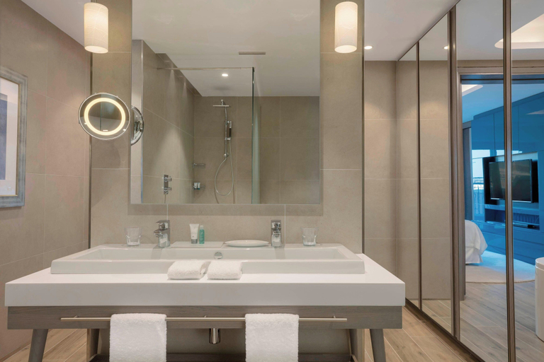 Bathroom 5, Westin Dragonara Resort, St Julian's