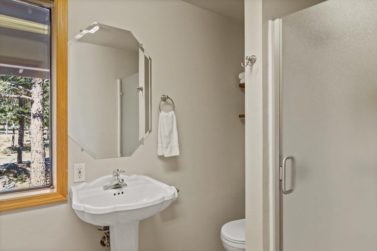 Bedroom 3, Yankee Mountain Lane 5, Deschutes