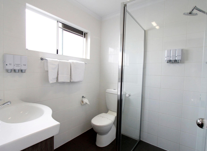 Bathroom, Takalvan Motel, Bundaberg