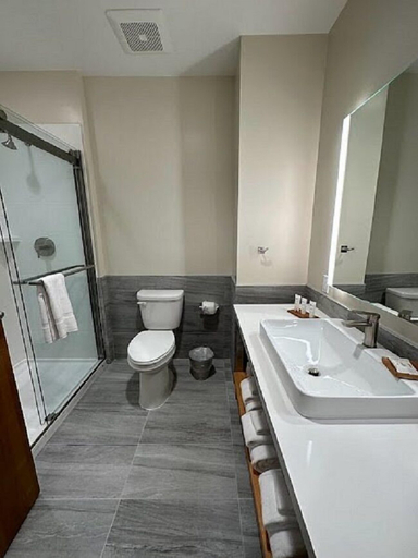 Bathroom 4, Radisson Hotel Pendleton Airport, Umatilla