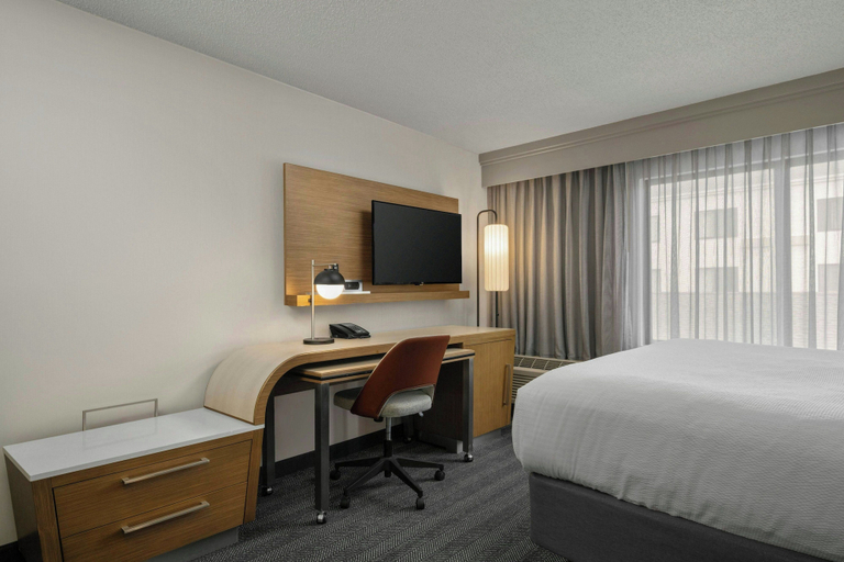 Bedroom 4, Courtyard by Marriott Downtown Boise, Ada