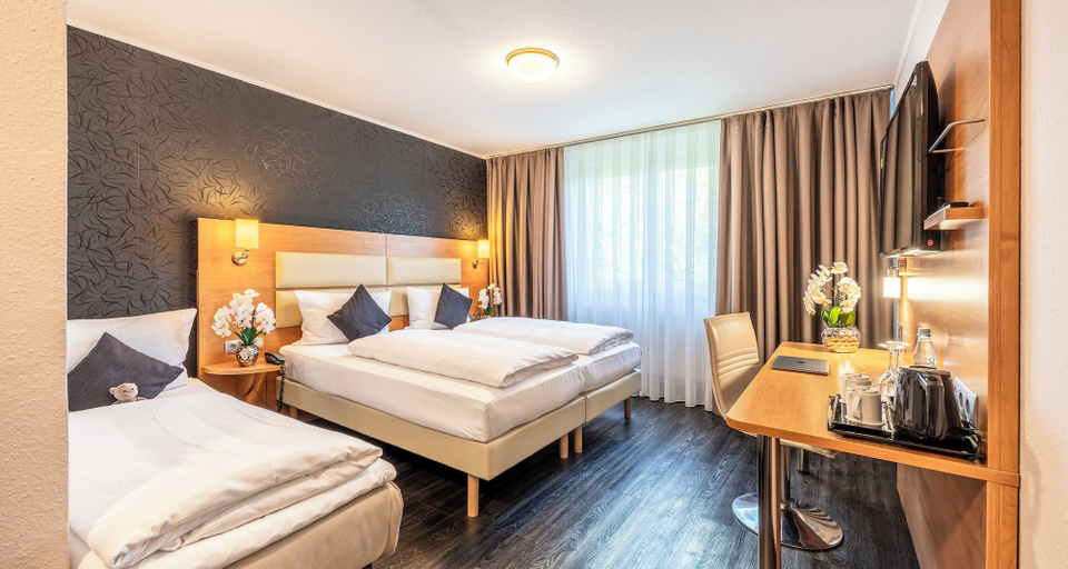 Bedroom 2, PLAZA INN Stuttgart Airport Messe, Esslingen