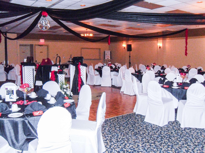 Food & Drinks, Spark by Hilton Owen Sound, Grey