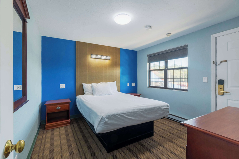 Bedroom 3, Knights Inn North Attleboro, Bristol