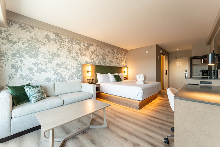 Bedroom 3, Park Town Hotel, Division No. 11