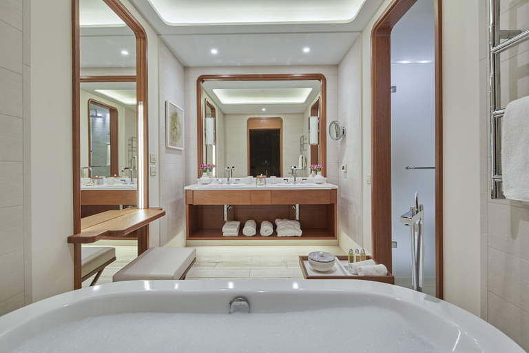 Bathroom 5, Regent PORTO MONTENEGRO