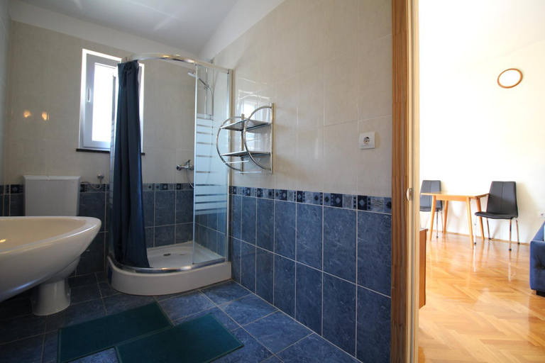 Others 2, Makarska centre & free private parking, Makarska