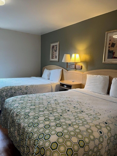 Bedroom 4, HomeTowne Studios & Suites by Red Roof Bentonville, Benton