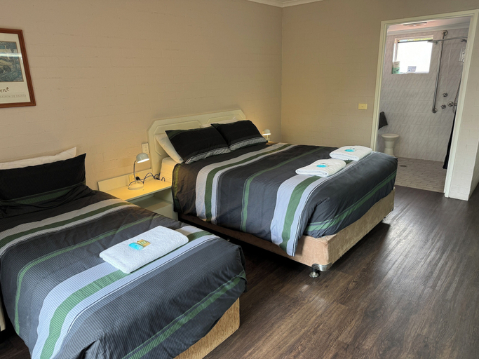 Bedroom 2, Ulladulla Harbour Motel, Shoalhaven - Pt B